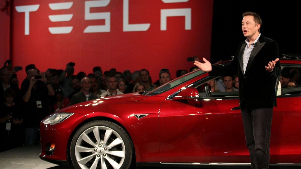 Furious Tesla 투자자 Musk에 대한 투자자 : 풀 타임 또는 한 걸음 떼어! 1 개월 전