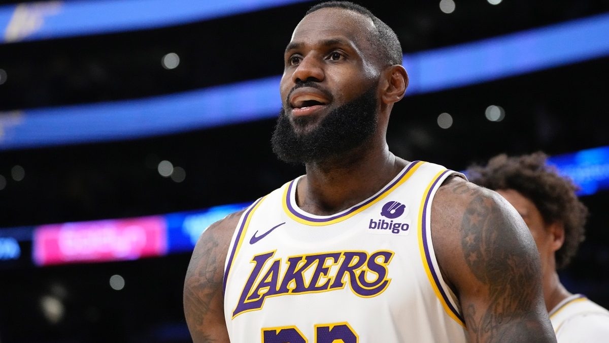 미국 대통령 선거 : 로스 앤젤레스 레이커스의 스타 르브론 제임스 (Lebron James)는 카말라 해리스 대통령 4 개월 전
