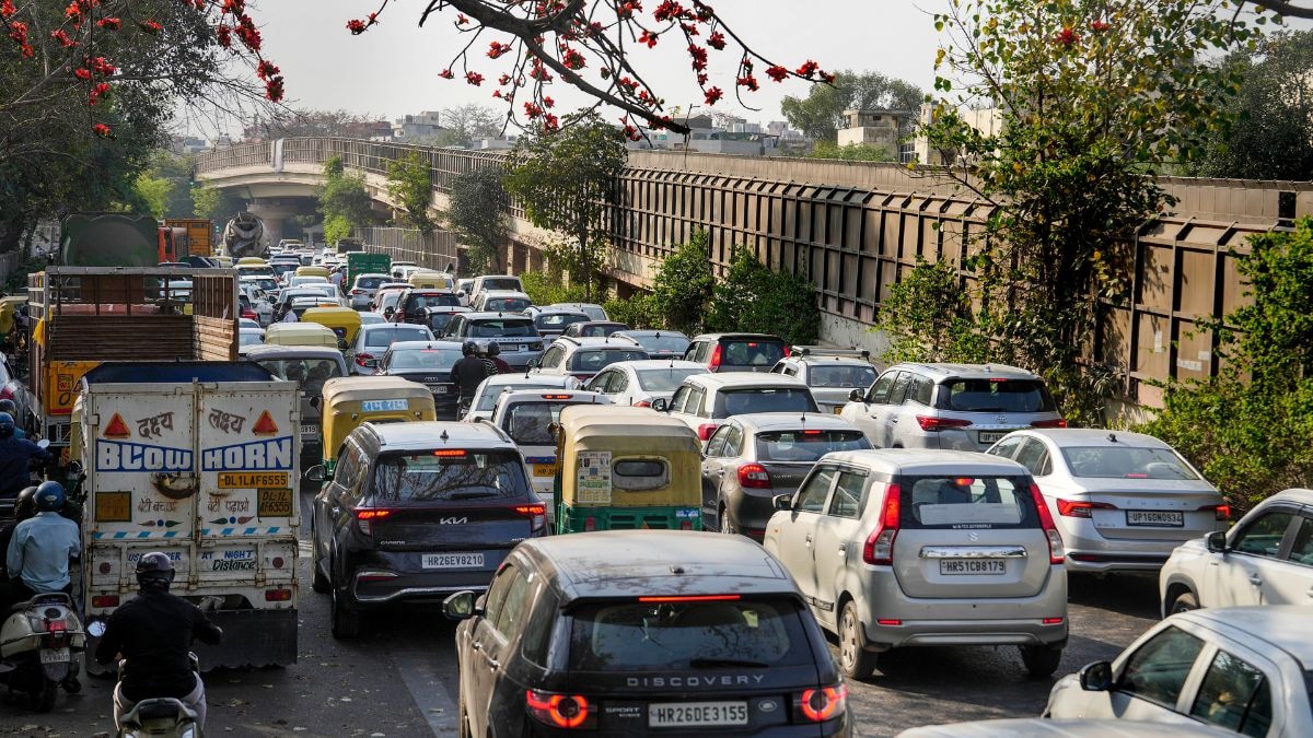 처벌, 유예 ... 인디언들은 수명 종료 차량에 대한 델리 연료 금지에 반응합니다.