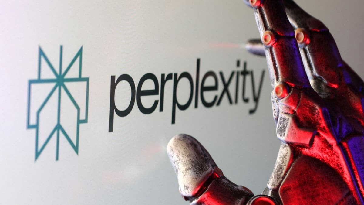 AI Startup Perplexity가 Google Chrome에 345 억 달러를 제공하는 이유는 무엇입니까? .ai 스타트 업 Perplexity는 Google에 대한 미국의 대규모 사용자 기반을 획득하는 것을 목표로 Chrome을 구매하기위한 전례없는 345 억 달러의 모든 현금 제안을 만들었습니다. 샌프란시스코에 본사를 둔 주요 투자자들이 뒷받침하는 샌프란시스코에 본사를 둔 회사는 이번 계약이 크롬의 개방성을 보존하면서 미래 개발에 수십억을 투자 할 것이라고 밝혔다.
