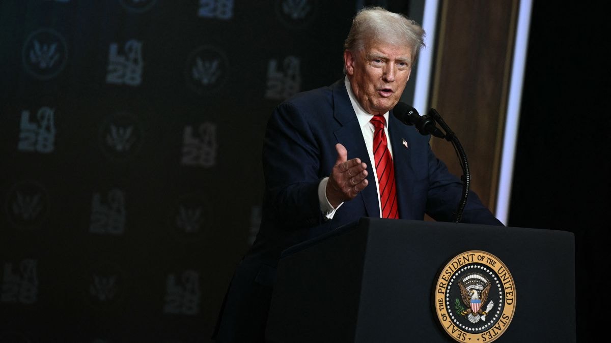 도그 삭감에도 불구하고, 트럼프는 국가 부채에 12 대 이상을 추가하기 위해 정부 지출을 줄이고, 부족을 줄이고, 국가 부채를 줄이겠다는 약속으로 사무실에 오는 것만으로도 미국 역사상 모든 대통령에게 최대 12 조 달러를 추가 할 수있었습니다.