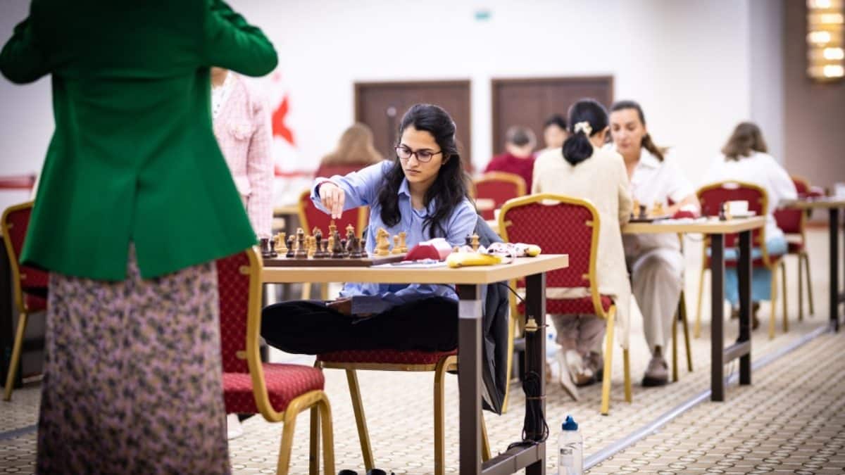 Vantika Agrawal은 2025 FIDE 여자 월드컵에서 더 높은 순위의 Kateryna Lagno를 놀라게 하면서 좋은 모습을 이어가고 있습니다.