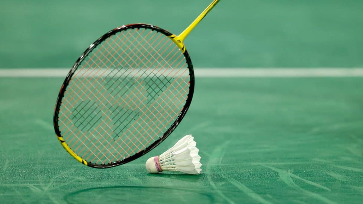 그랑프리에서 인도 후배들이 빛나는 가운데 Diksha는 Sutthiviriyakul을 기절시켜 준결승에 진출했습니다. 인도 셔틀러 Diksha Sudhakar는 화려한 활약을 펼치며 9번 시드 Pimchanok Sutthiviriyakul(태국)을 21-11 19-21 21-9로 무너뜨렸습니다.