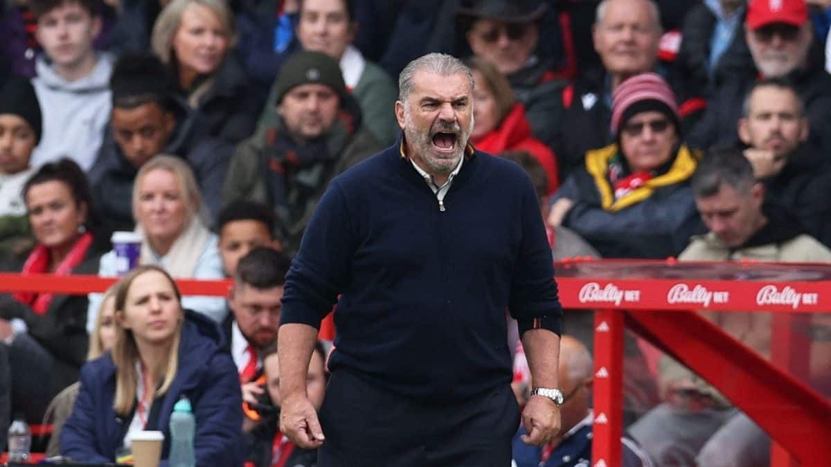 첼시가 패배한 지 20분 만에 앙주 포스테코글루가 노팅엄 포레스트에서 경질됐다. 노팅엄 포레스트는 8경기 무승부를 기록한 뒤 안지 포스테코글루 감독을 경질했다. 호주인 감독은 클럽에서 단 39일 동안 머물렀다. 이 결정은 첼시에게 홈에서 3-0으로 패한 후 내려졌습니다.