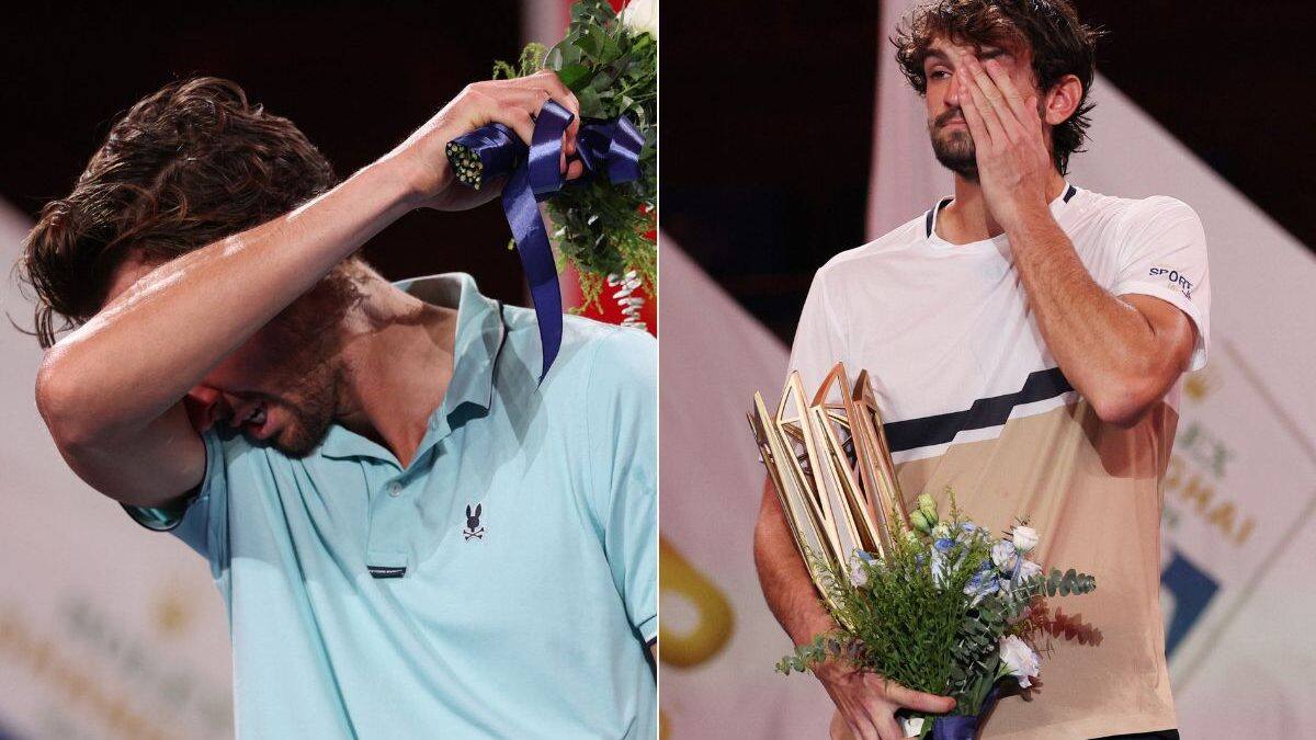 세계 랭킹 204위가 사촌을 꺾고 역사적인 상하이 마스터스 타이틀을 획득하면서 눈물을 흘리는 가족의 순간. 일요일 상하이 마스터스 결승전이 끝난 후 사촌 Valentin Vacherot와 Arthur Rinderknech가 눈물을 흘렸습니다. 세계랭킹 204위 바쉐로(Vacherot)는 사촌동생을 4-6, 6-3, 6-3으로 꺾고 우승을 차지하며 역사를 썼다.