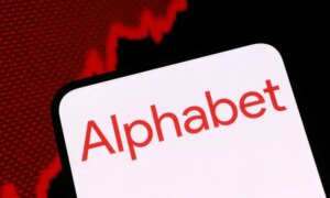 Alphabet, 100년 만기 채권 판매 준비: 이것이 드문 이유. Alphabet은 보기 드문 100년 만기 채권을 포함하여 사상 최대 규모의 차입 계획으로 글로벌 채권 시장을 공략하고 있습니다. AI 기반 자본 지출이 Big Tech 전반에 걸쳐 급증함에 따라 Google 모기업의 다중 통화 채권 매각은 인공 지능이 전 세계 투자자 수요에 어떻게 영향을 미치는지 강조합니다.