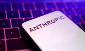 Anthropic vs Anthropic: Karnataka 스타트업이 미국 AI 거인을 고소하는 이유는 무엇입니까? Karnataka에 본사를 둔 Anthropic이라는 회사가 미국 AI 회사 Anthropic PBC를 상대로 미국 회사의 인도 확장 이후 상표권 침해 및 브랜드 혼란을 주장하며 소송을 제기했습니다. 현재 카르나타카 법원에 제출된 이 사건은 글로벌 AI 거대 기업이 인도의 급성장하는 기술 시장에 진입하는 가운데 나온 것입니다.