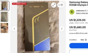 동계 올림픽 선수, eBay에서 독점 삼성 올림픽 휴대폰 판매: 선수들이 기념품으로 돈을 버는 이유